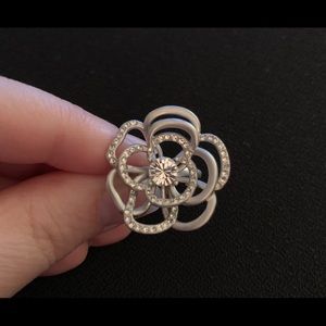 Lulu Avenue Flower Ring Silver With Cut Crystals